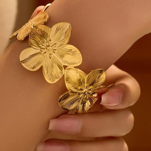 Gold Floral Bracelet - Picture 2 of 8